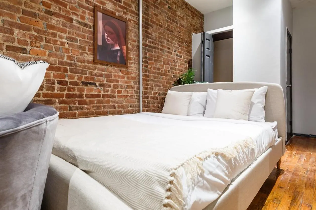 Contatos de Apartment 294: Upper East Side